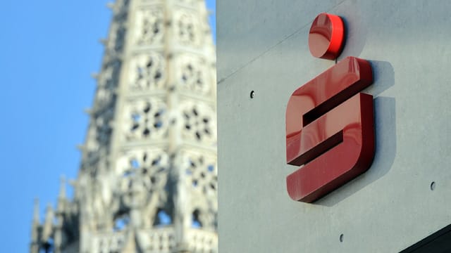 Sparkasse Ulm mit dem Münster im Hintergrund: Streit um gutverzinste Sparverträge