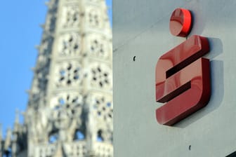 Sparkasse Ulm mit dem Münster im Hintergrund: Streit um gutverzinste Sparverträge