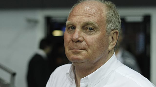 Uli Hoeneß soll wegen einer Untersuchung am Herzen in eine Klinik am Starnberger See verlegt worden sein. Uli Hoeneß soll wegen einer Untersuchung am Herzen in eine Klinik am Starnberger See verlegt worden sein.