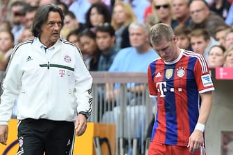 Bayern-Doc Hans-Wilhelm Müller-Wohlfarth (li.) und Bastian Schweinsteiger