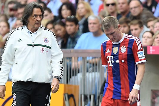 Bayern-Doc Hans-Wilhelm Müller-Wohlfarth (li.) und Bastian Schweinsteiger