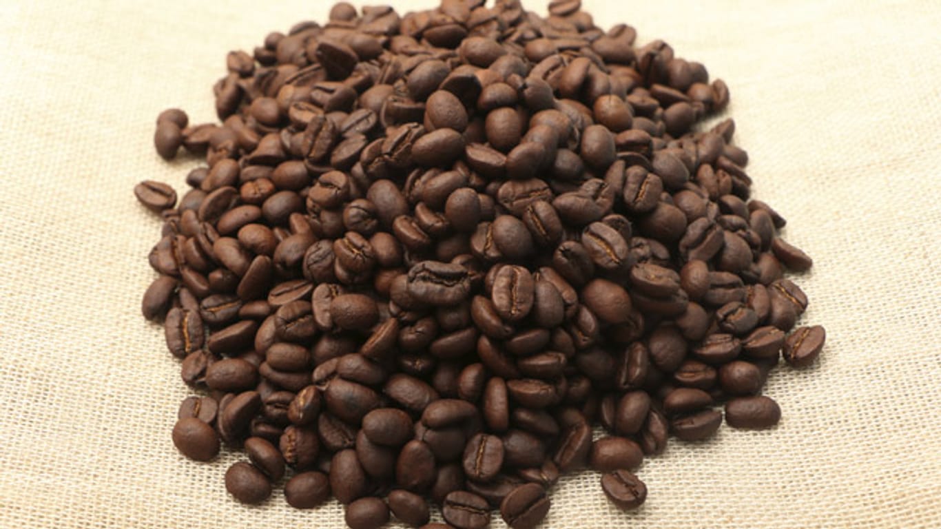 Das Kauen von Kaffeebohnen soll gegen Knoblauchfahnen helfen