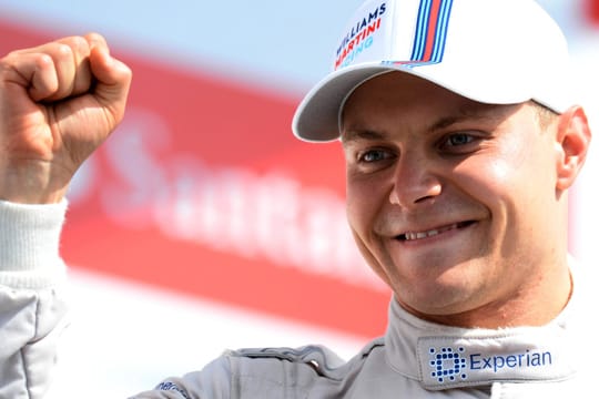 Kennt sich schon aus mit Jubelposen: Williams-Hoffnungsträger Valtteri Bottas.