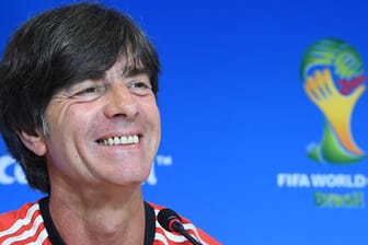 Nach dem WM-Triumph ist noch längst nicht Schluss: Joachim Löw macht als Bundestrainer weiter.