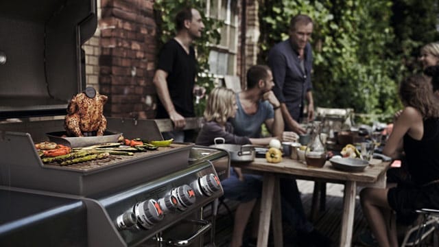 Grillen war gestern. Der Trend geht zur vollausgestatteten Außenküche.