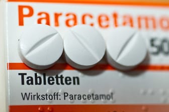Im Vergleich mit Placebo schneidet Paracetamol schlechter ab.