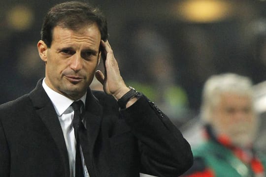 Peinlich: Juventus-Trainer Massimiliano Allegri hat sich sein erstes Spiel bei der "Alten Dame" sicher anders vorgestellt.