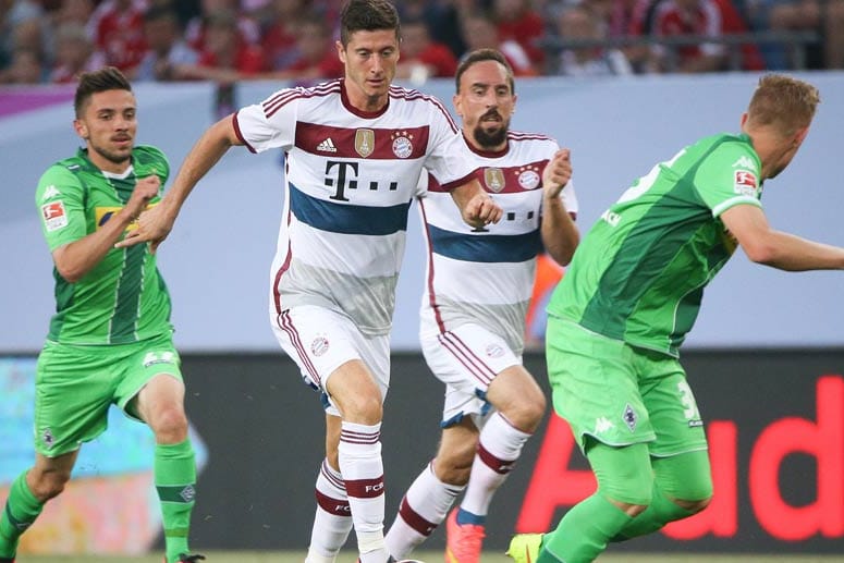 Robert Lewandowski (Mitte) zeigte eine gute Leistung für den FCB.