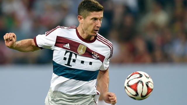 Gegen Gladbach liefen Robert Lewandowski und seine Mitspieler erstmals im neuen FCB-Auswärtstrikot auf.