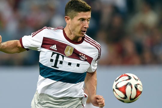 Gegen Gladbach liefen Robert Lewandowski und seine Mitspieler erstmals im neuen FCB-Auswärtstrikot auf.