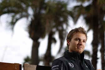 Nico Rosberg will im Urlaub am Strand unter Plamen relaxen.