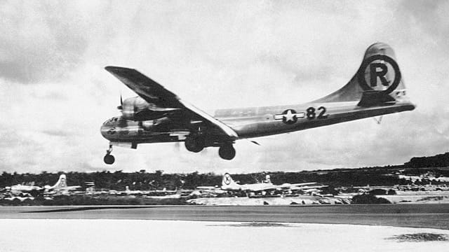 Von dieser B-29 Superfortress wurde die Atombombe auf Hiroshima abgeworfen