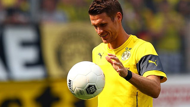 Borussia Dortmunds langjähriger Kapitän Sebastian Kehl gibt sein Amt ab. Borussia Dortmunds langjähriger Kapitän Sebastian Kehl gibt sein Amt ab.