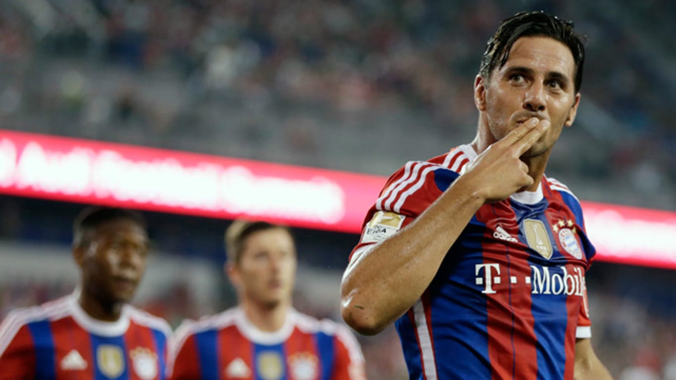Bayern-Stürmer Claudio Pizarro erzielt den Siegtreffer im Testspiel gegen Deportivo Guadalajara.