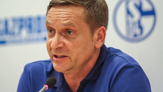 Horst Heldt mehr Gier nach Siegen von den Schalker Spielern.