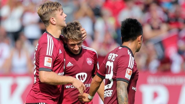 Jakub Sylvestr (Mitte) jubelt mit seinen Kollegen Niclas Füllkrug (li.) und Cristian Ramirez Jakub Sylvestr (Mitte) jubelt mit seinen Kollegen Niclas Füllkrug (li.) und Cristian Ramirez