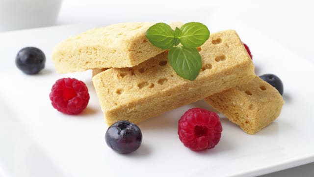 Zu Shortbread können Sie sehr gut Sorbet oder Schokoladencreme genießen