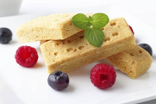 Zu Shortbread können Sie sehr gut Sorbet oder Schokoladencreme genießen