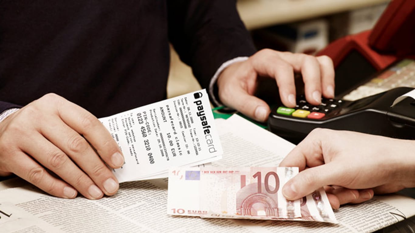 Bei Lotto-Annahmestellen haben Betrüger PIN-Nummern für paysafecards ergaunert.