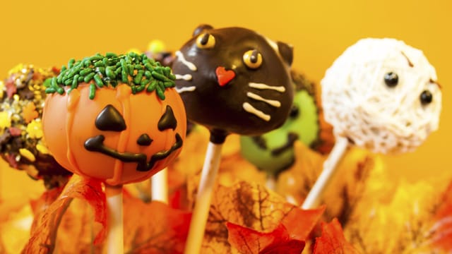 Schaurig süß: Grusel Cake-Pops sind ein Hit auf Partys im Oktober