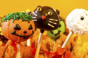 Schaurig süß: Grusel Cake-Pops sind ein Hit auf Partys im Oktober