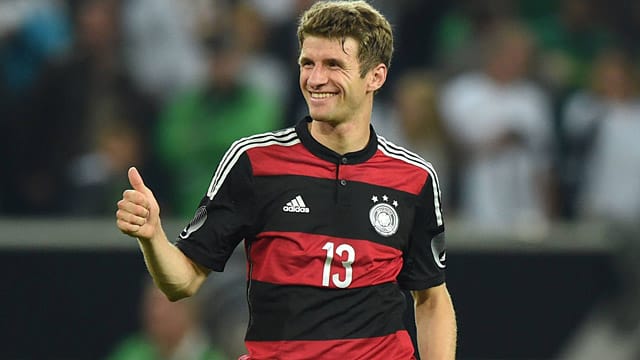Daumen hoch: Der deutsche Weltmeister Thomas Müller ist von einen französischen Weltmeister gelobt worden.
