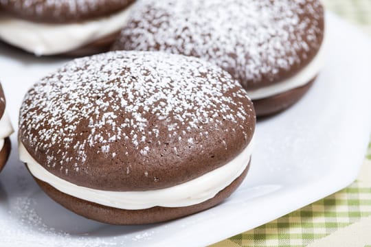 Whoopie-Pies sind noch nicht ganz so bekannt wie Cupcakes, Macarons und Cake-Pops: Aber mindestens genauso lecker!