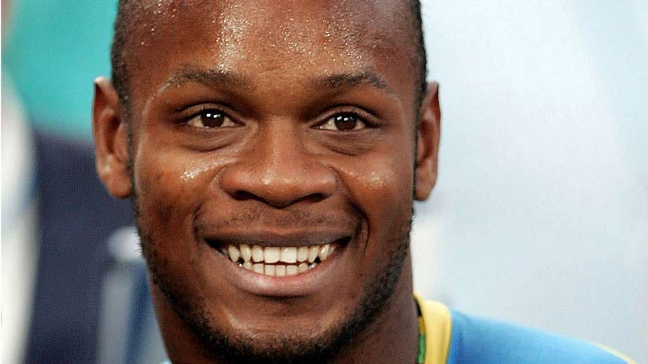 Asafa Powell, neben Usain Bolt, hat das wohl breiteste Lächeln der Sprinter. Kein Wunder, der Läufer stammt ebenfalls aus Jamaika. Sein Zahnpasta-Lächeln lässt jedes Frauenherz höher schlagen.