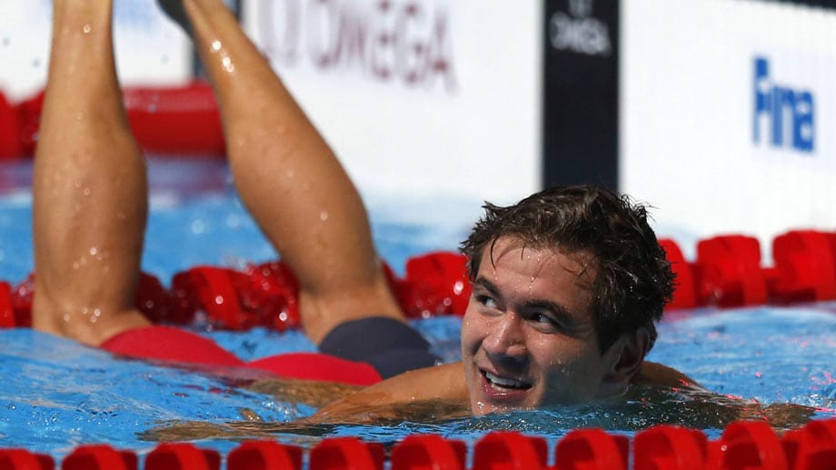 Nathan Adrian ist Schwimmer, Olympiasieger 2012 über 100 Meter Freistil, sieht gut aus und sein Sport lässt auf einen anschaulichen Körper schließen. Was will man mehr?