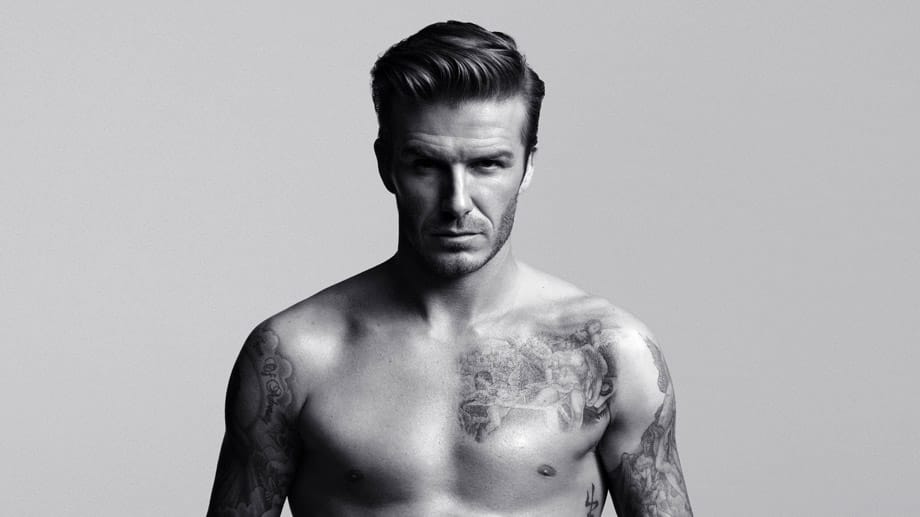 Er ist der Grund, warum Fußball auch für Frauen attraktiv anzuschauen ist. Schade, dass David Beckham inzwischen nicht mehr allzu oft gegen den Ball tritt. Wobei - als Unterwäschemodel macht sich der britische Beau ja auch nicht schlecht.
