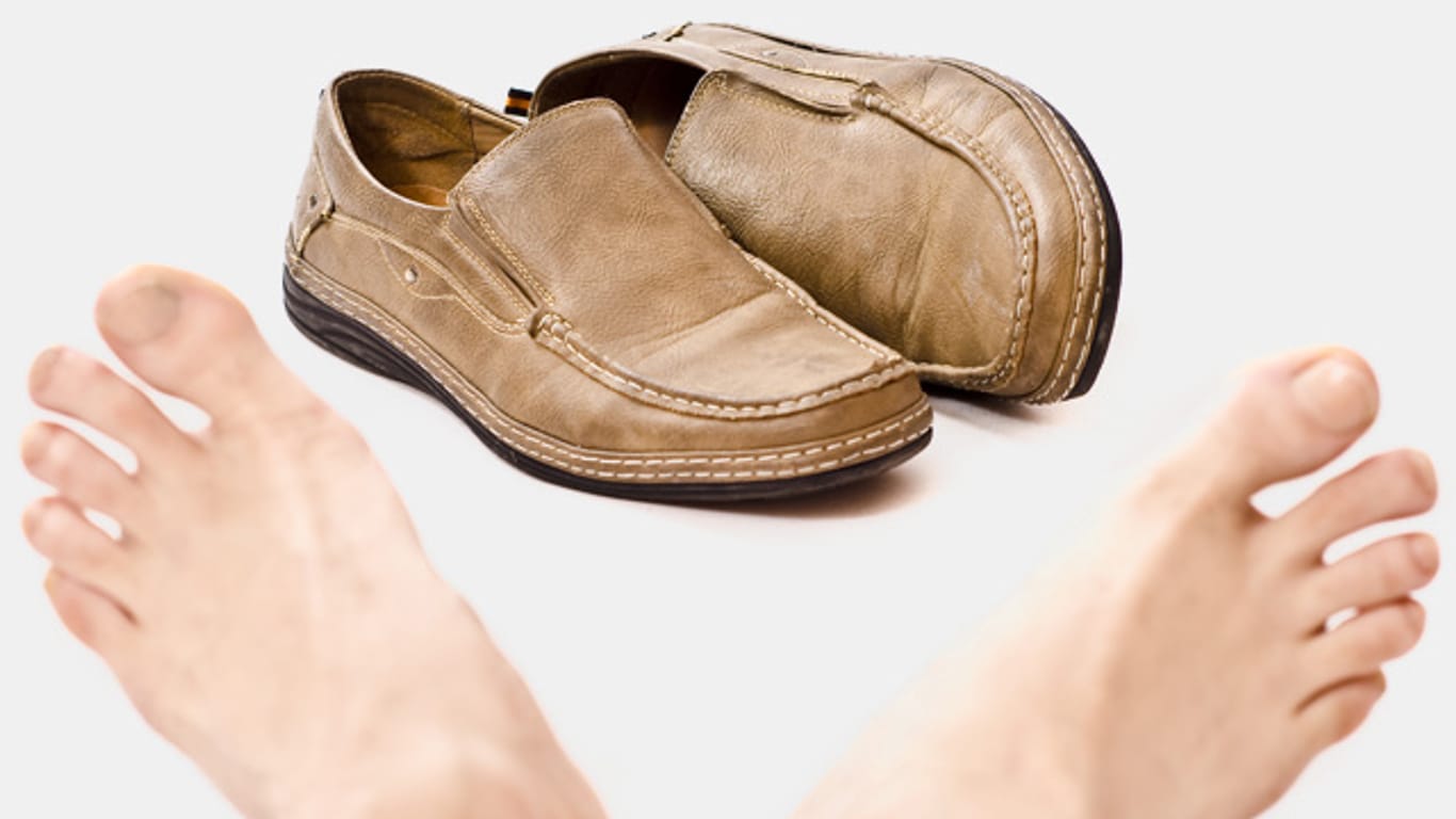 Stinkende Schuhe und Füße können zu Peinlichkeiten führen.