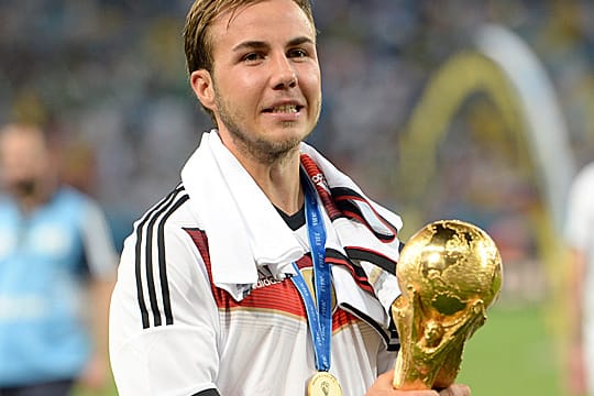 Mario Götze macht Deutschland mit seinem Treffer in der 113. Minute zum Weltmeister.