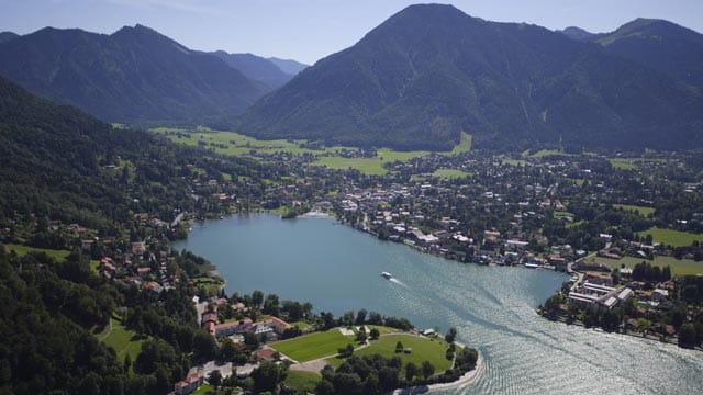 Der Tegernsee liegt in einer traumhaften Kulisse.