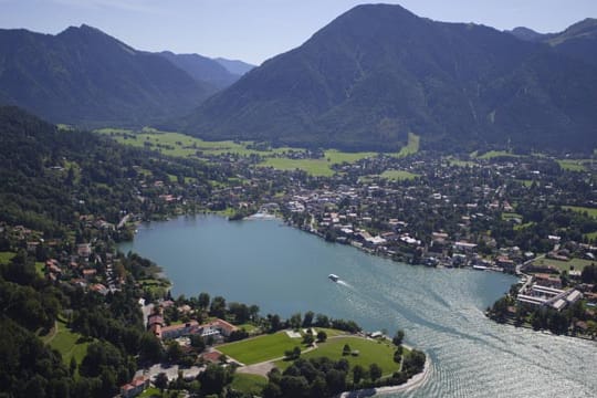 Der Tegernsee liegt in einer traumhaften Kulisse.