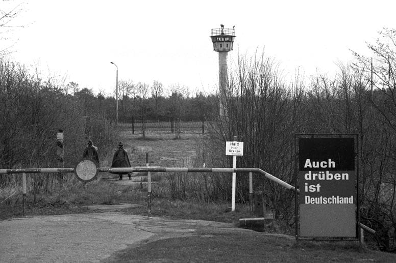 Kalenderblatt September: Straße zwischen Eichholz bei Lübeck und Herrnburg, 1984 Kalenderblatt September: Straße zwischen Eichholz bei Lübeck und Herrnburg, 1984