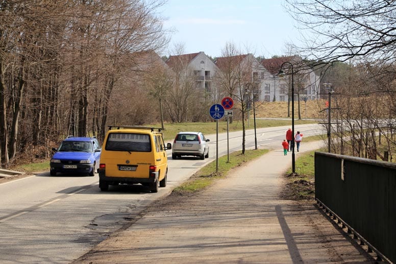 Kalenderblatt September: Nach 1990 haben Lübecker Familien auf der mecklenburgischen Seite in der Gemarkung Herrnburg Grundstücke erworben, um hier Häuser zu bauen, Foto von 2013. Kalenderblatt September: Nach 1990 haben Lübecker Familien auf der mecklenburgischen Seite in der Gemarkung Herrnburg Grundstücke erworben, um hier Häuser zu bauen, Foto von 2013.