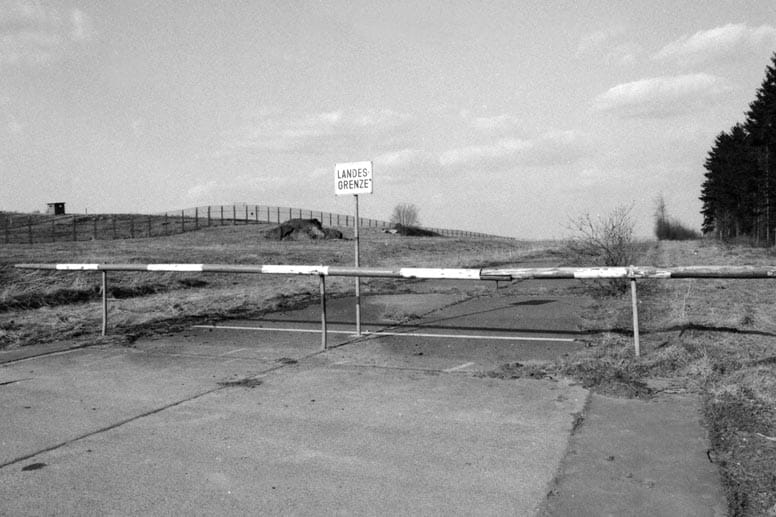 Kalenderblatt November: Brachliegendes Autobahnteilstück in Richtung Plauen bei Trogen, 1982 Kalenderblatt November: Brachliegendes Autobahnteilstück in Richtung Plauen bei Trogen, 1982