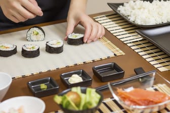 Inside-Out-Rolle, Nigiri oder eine ganz eigene Kreation: die Vielfalt bei dem gesunden japanischen Gericht ist grenzenlos.
