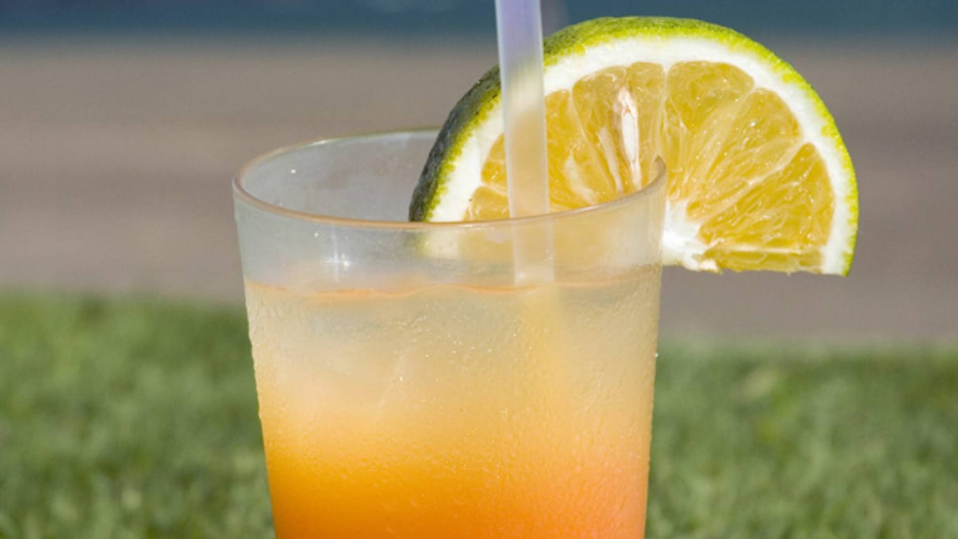 Der Tequila Sunrise verdankt seinen Namen dem charakteristischen Farbverlauf.