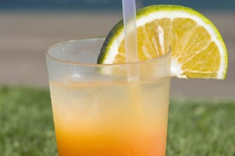 Der Tequila Sunrise verdankt seinen Namen dem charakteristischen Farbverlauf.
