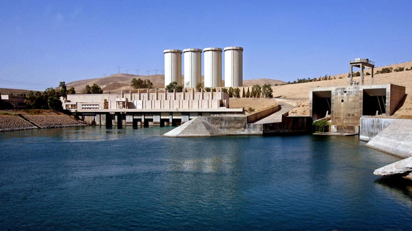 Der Staudamm bei Mossul ist 360 Kilometer von Bagdad entfernt