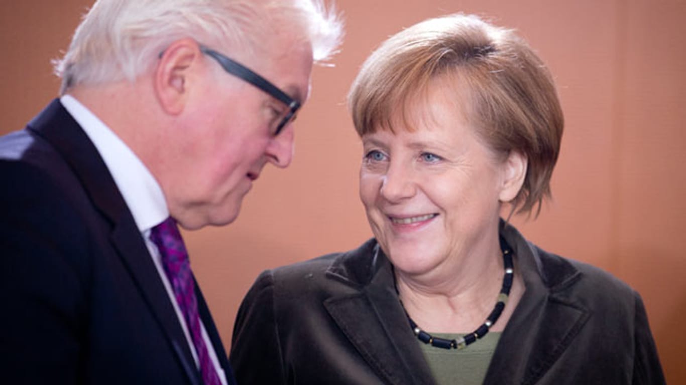 Frank-Walter Steimeier (SPD) und Angela Merkel (CDU) fahren in einer aktuellen Umfrage Topwerte ein.