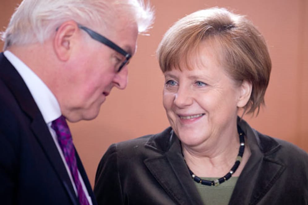 Frank-Walter Steimeier (SPD) und Angela Merkel (CDU) fahren in einer aktuellen Umfrage Topwerte ein.