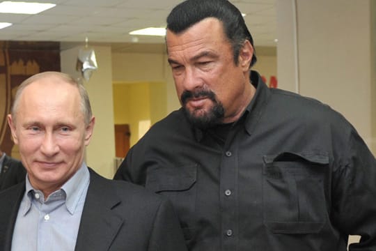 Man kennt sich gut: Wladimir Putin und Steven Seagal