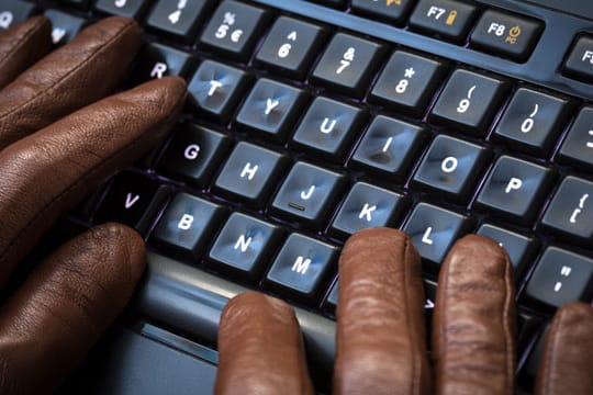 Einen Internetbetrug können Sie bei dem Verbraucherschutz oder bei der Polizei melden.