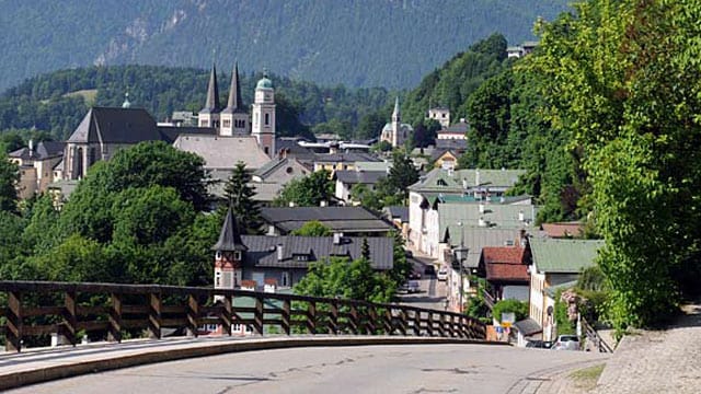 Durch Berge, Täler und sie schönsten Alleen führen Ferienstraßen in Deutschland.