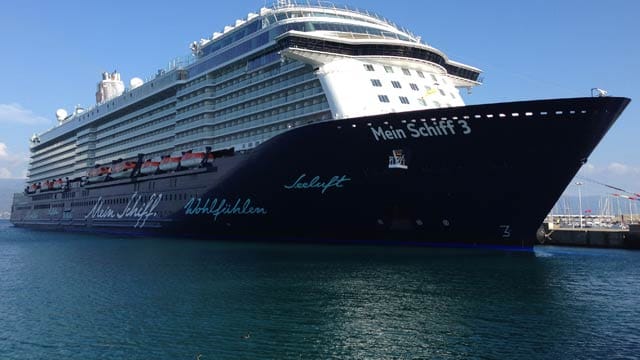 Die "Mein Schiff 3" im Hafen von Ajaccio.