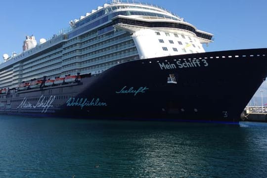 Die "Mein Schiff 3" im Hafen von Ajaccio.