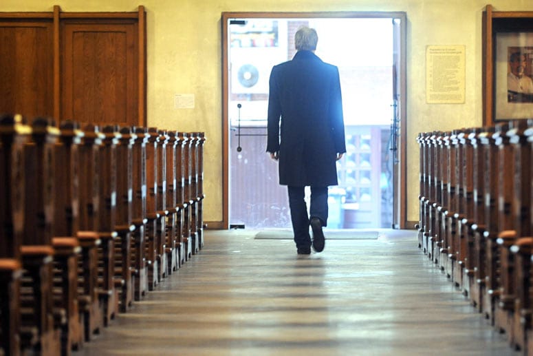 Einem Bericht zufolge kehren immer mehr Menschen der Kirche den Rücken. Kirchenvertreter haben die Ursache dafür bereits gefunden.