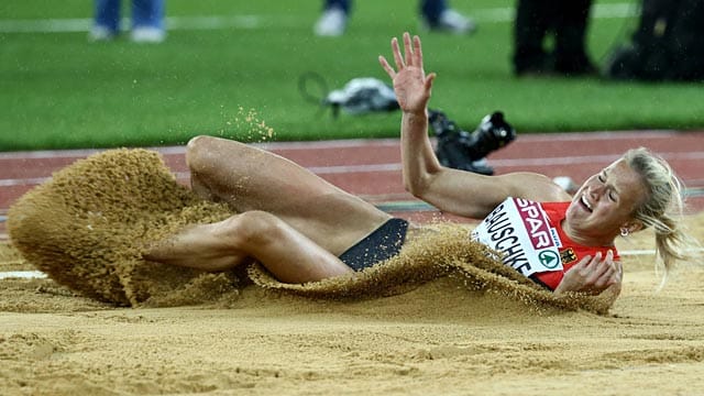 Weitspringerin Melanie Bauschke weinte nach ihrem letzten Versuch bittere Tränen.